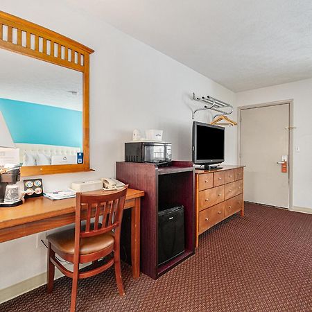 Howard Johnson By Wyndham Traverse City Eksteriør billede