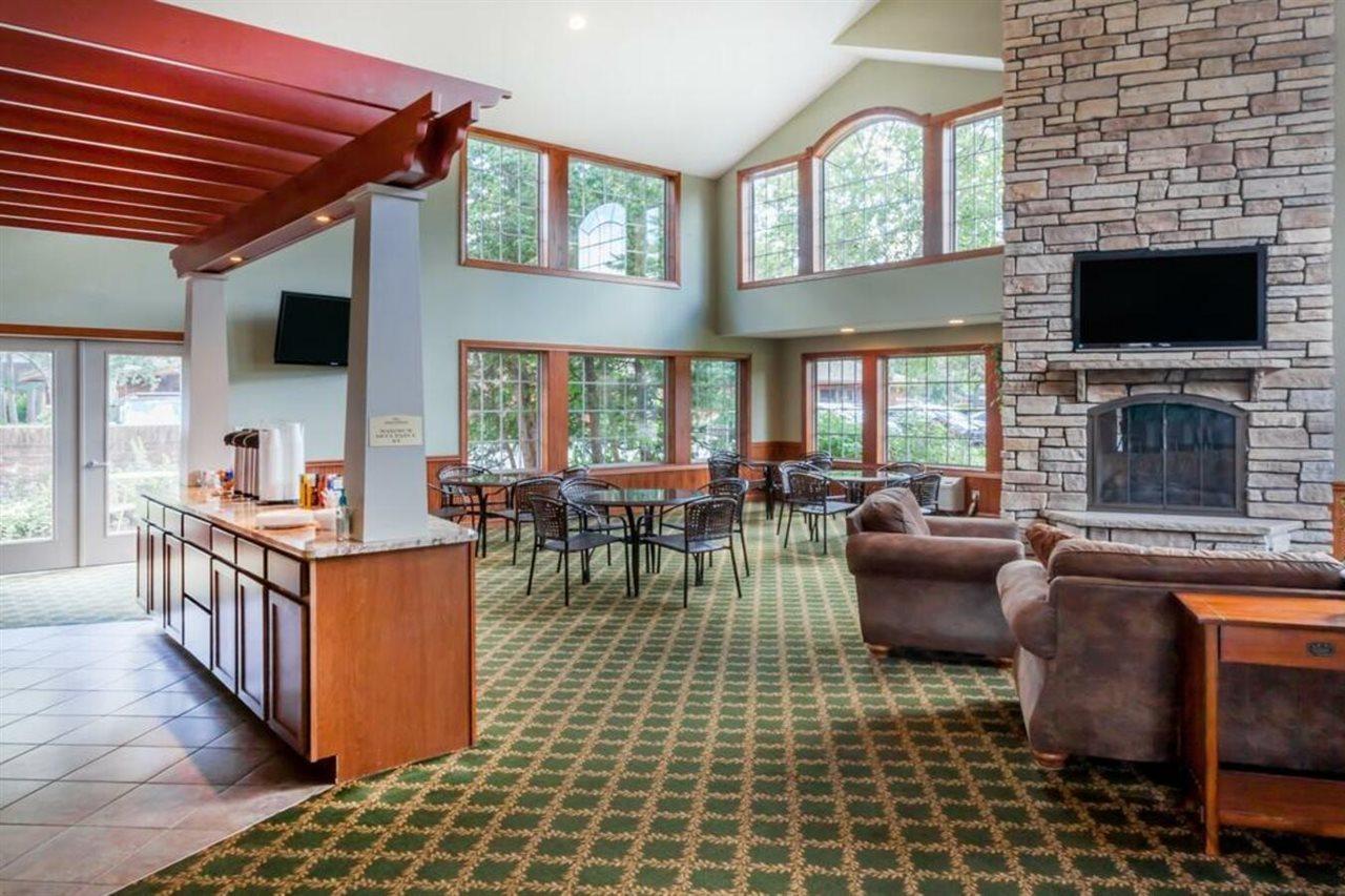 Howard Johnson By Wyndham Traverse City Eksteriør billede