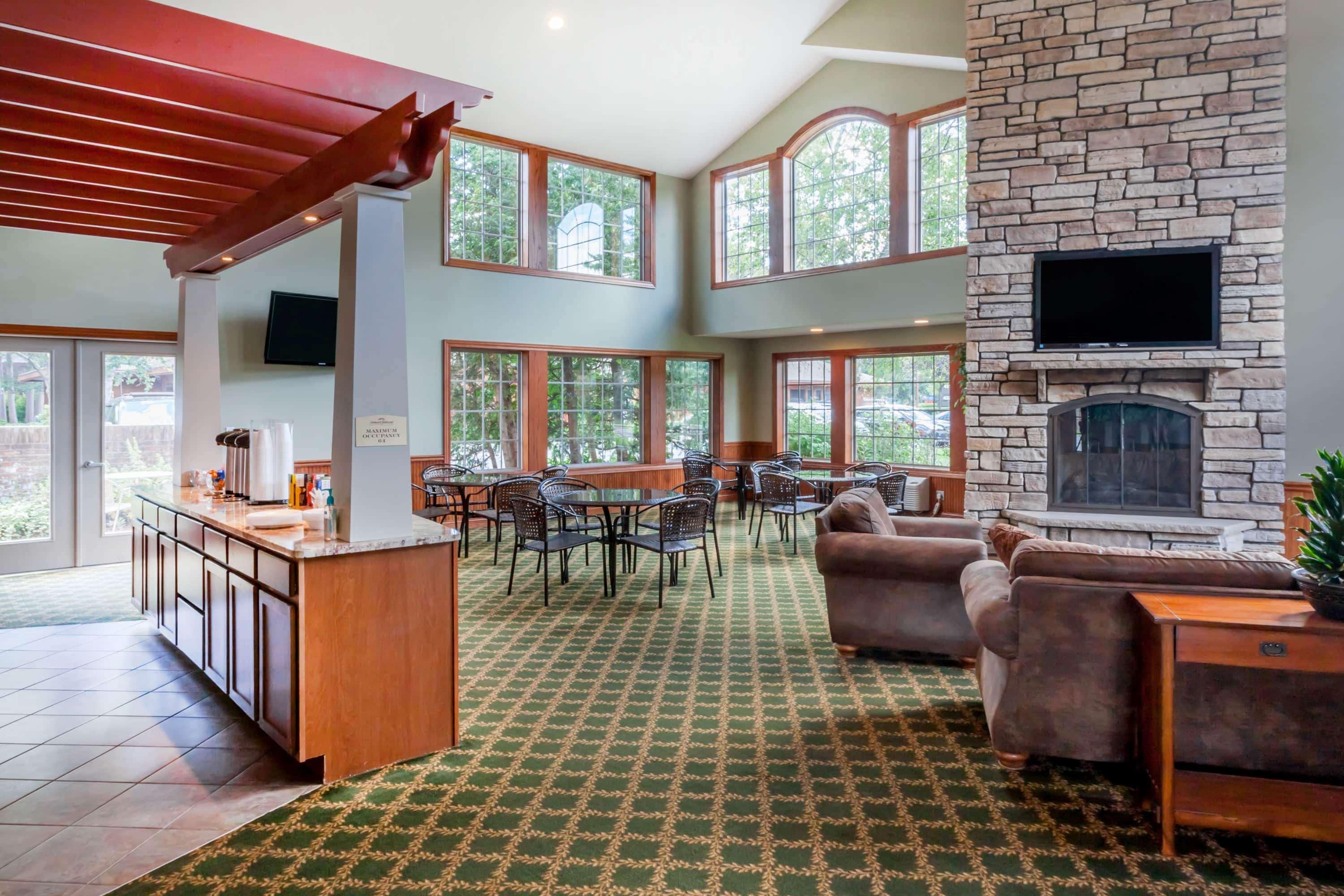 Howard Johnson By Wyndham Traverse City Eksteriør billede