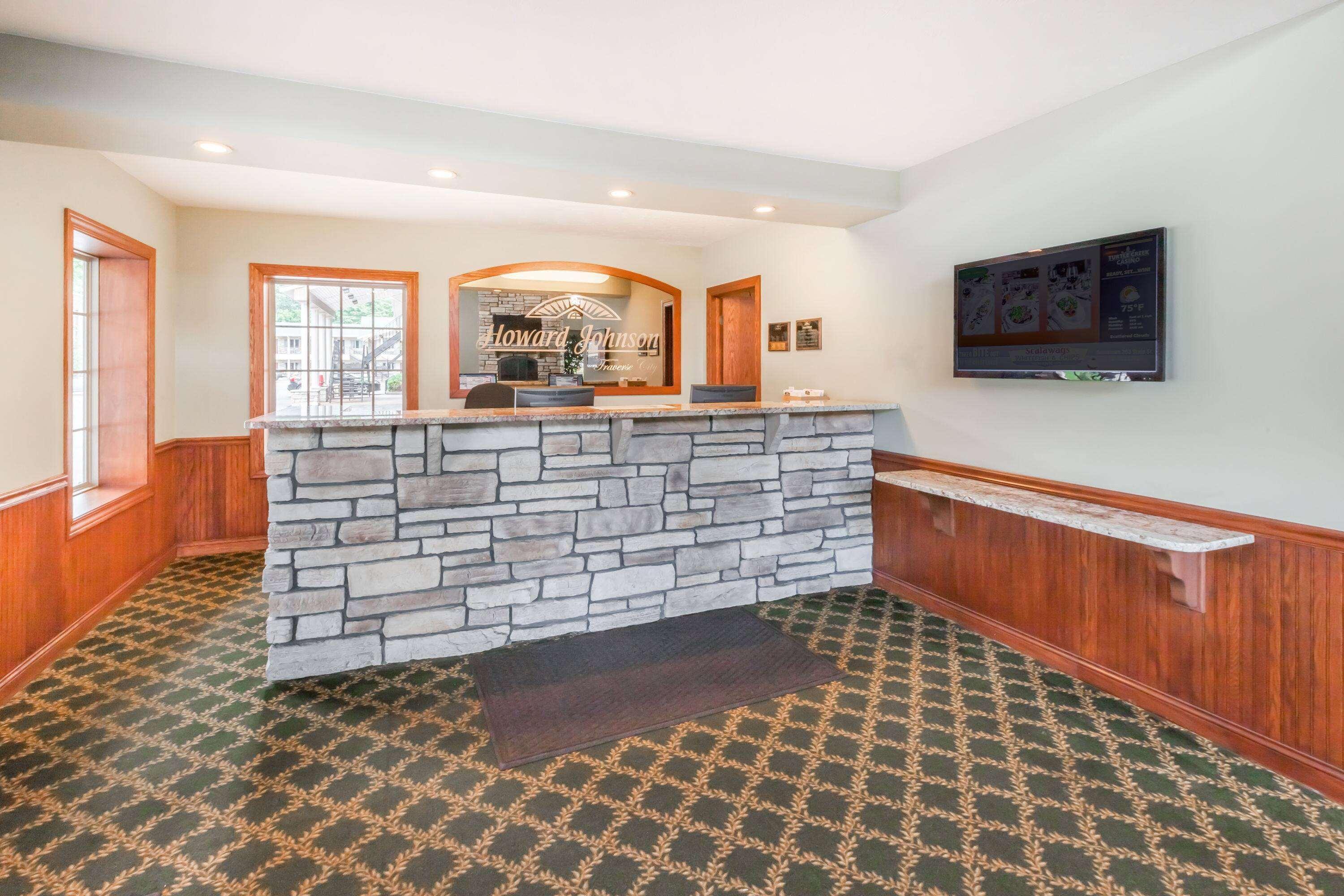 Howard Johnson By Wyndham Traverse City Eksteriør billede