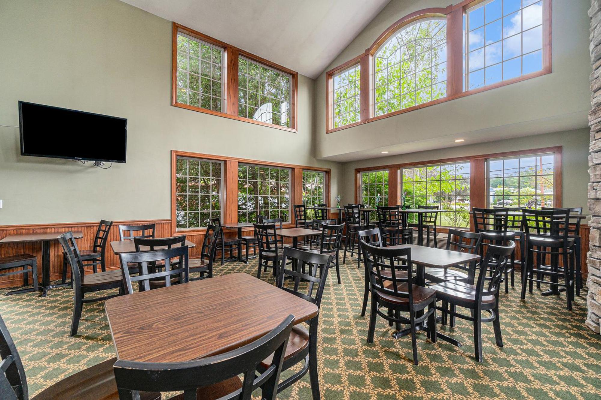 Howard Johnson By Wyndham Traverse City Eksteriør billede