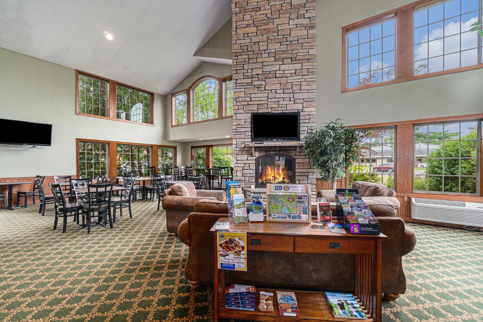 Howard Johnson By Wyndham Traverse City Eksteriør billede