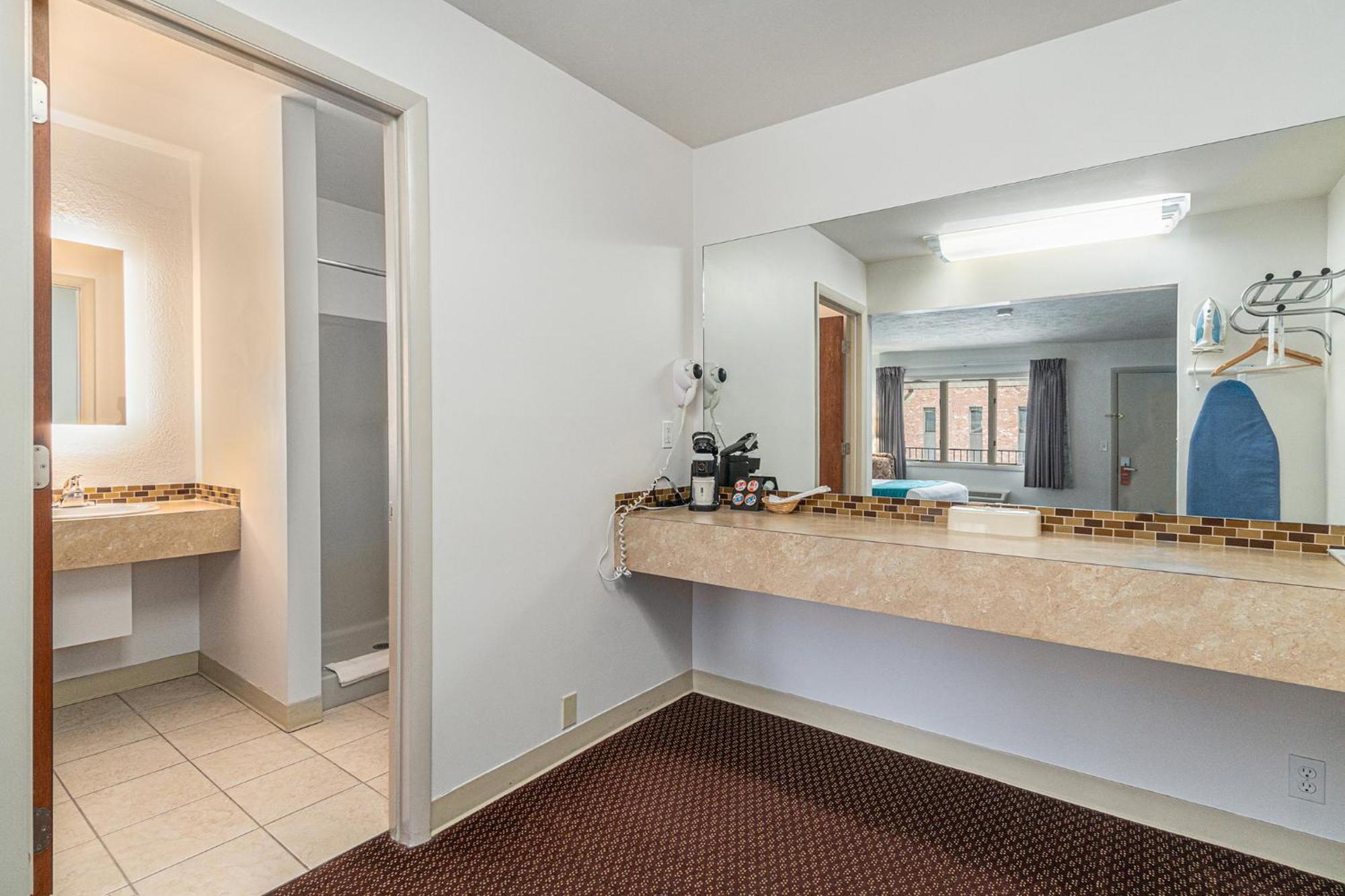 Howard Johnson By Wyndham Traverse City Eksteriør billede