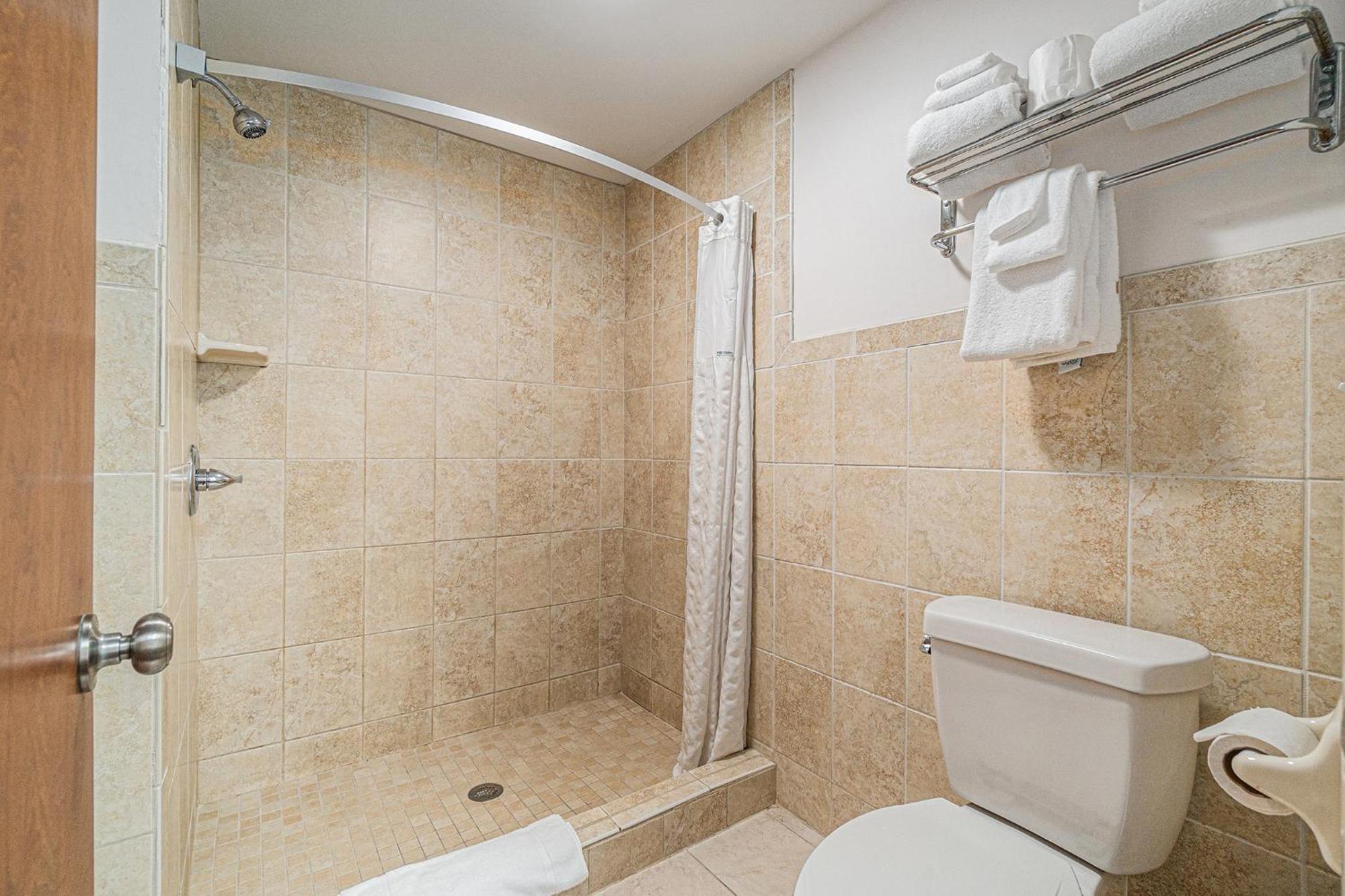Howard Johnson By Wyndham Traverse City Eksteriør billede