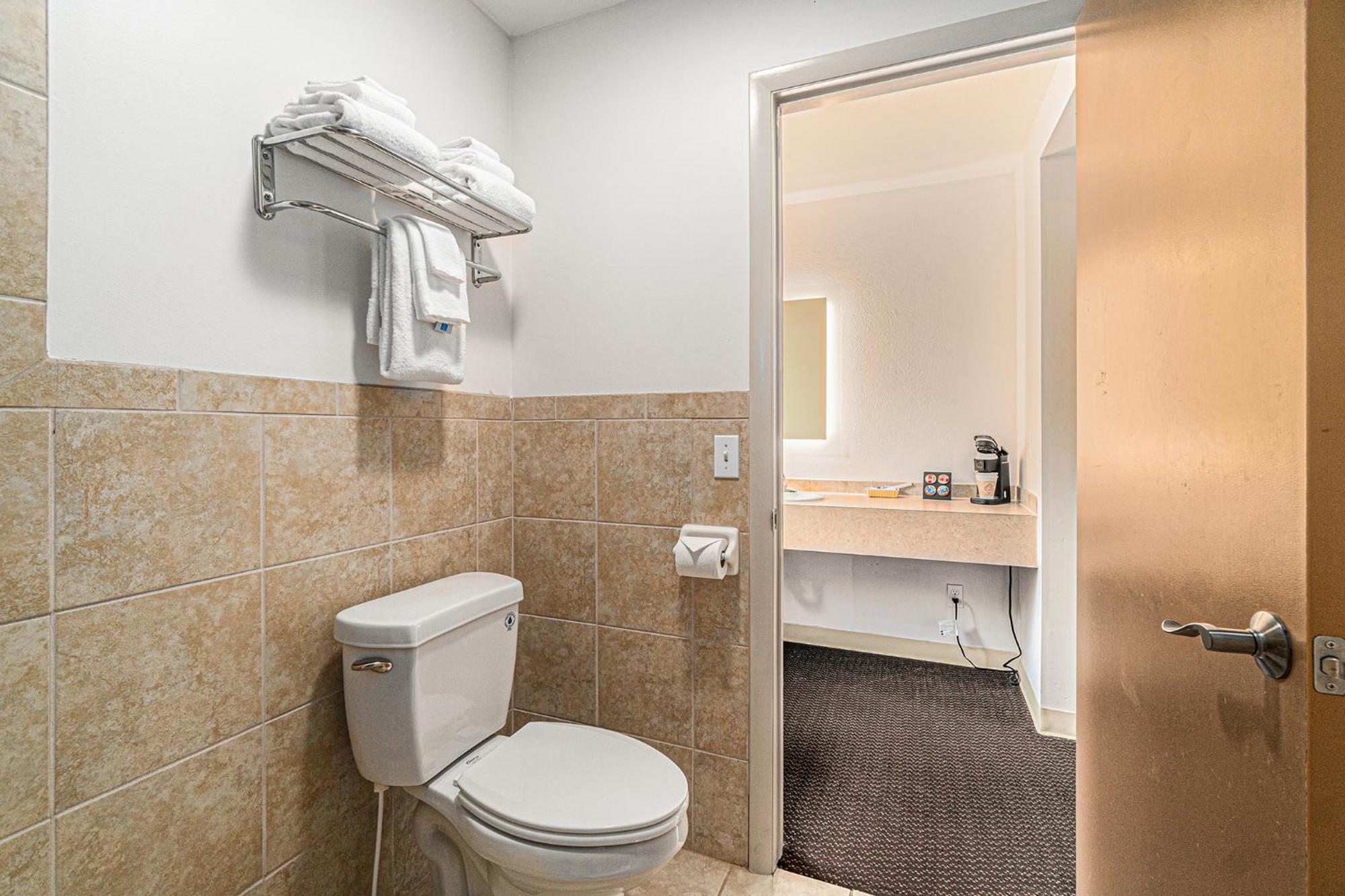 Howard Johnson By Wyndham Traverse City Eksteriør billede